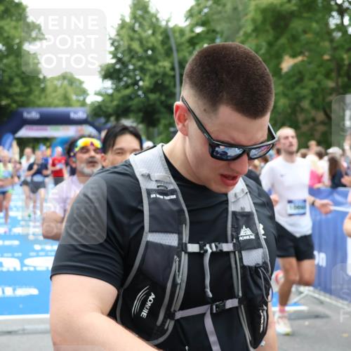 29.06.2025 - hella hamburg halbmarathon Zöllner http://msf.ph/oto/8205910 29.06.2025 10:48:39 Ziel 1163, 1176, 2213, 4553, 5421, 9538, 10000, 10859, 10860, 11579, 14511, 15573, 15808, 15917, 18251, 18815 meine-sportfotos.de