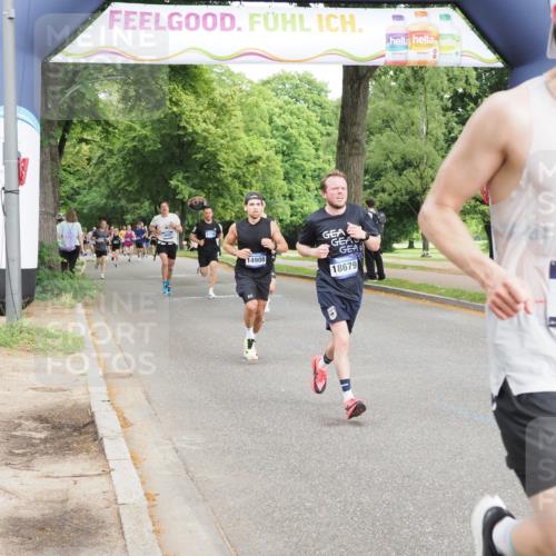 29.06.2025 - hella hamburg halbmarathon MichiJ http://msf.ph/oto/8205913 29.06.2025 10:22:27 Zwischen KM18-KM19 2879, 10453, 13618, 14466, 14908, 15326, 16881, 17151, 18679, 18854, 19059 meine-sportfotos.de