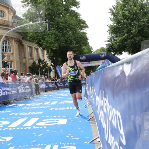 29.06.2025 - hella hamburg halbmarathon Strokosch-Dieckow http://msf.ph/oto/8205919 29.06.2025 10:16:21 Ziel 11409 meine-sportfotos.de