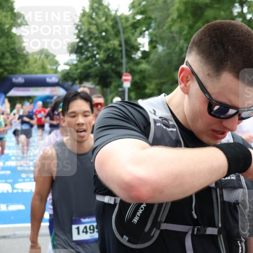 29.06.2025 - hella hamburg halbmarathon Zöllner http://msf.ph/oto/8205923 29.06.2025 10:48:40 Ziel 1163, 1176, 2213, 4553, 5421, 9538, 10000, 10859, 11579, 14511, 15573, 15917, 17127, 18815 meine-sportfotos.de