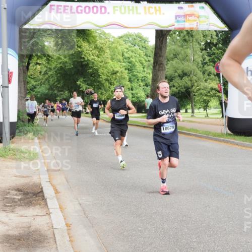 29.06.2025 - hella hamburg halbmarathon MichiJ http://msf.ph/oto/8205930 29.06.2025 10:22:27 Zwischen KM18-KM19 2879, 10453, 13618, 14466, 14908, 15326, 16881, 17151, 18679, 18854, 19059 meine-sportfotos.de