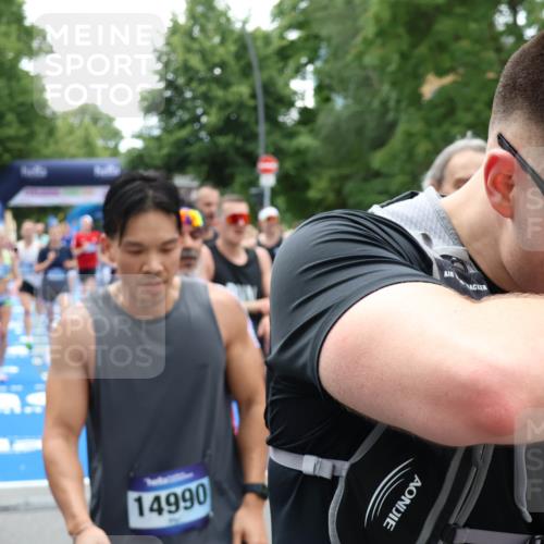 29.06.2025 - hella hamburg halbmarathon Zöllner http://msf.ph/oto/8205942 29.06.2025 10:48:40 Ziel 1163, 1176, 2213, 4553, 5421, 9538, 10000, 10859, 11579, 14511, 15573, 15917, 17127, 18815 meine-sportfotos.de