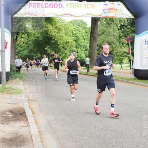 29.06.2025 - hella hamburg halbmarathon MichiJ http://msf.ph/oto/8205947 29.06.2025 10:22:27 Zwischen KM18-KM19 2879, 10453, 13618, 14466, 14908, 15326, 16881, 17151, 18679, 18854, 19059 meine-sportfotos.de