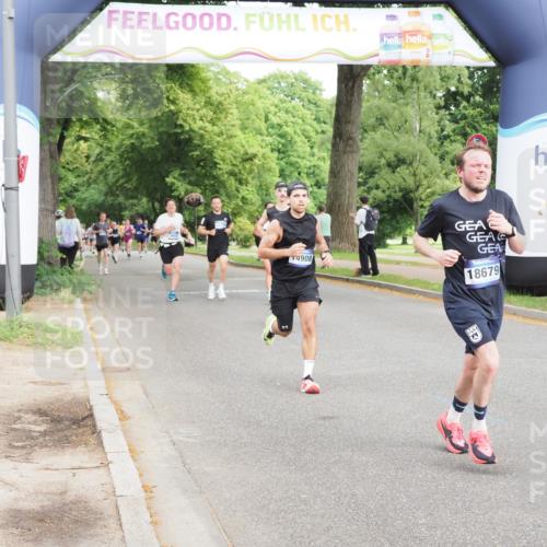 29.06.2025 - hella hamburg halbmarathon MichiJ http://msf.ph/oto/8205960 29.06.2025 10:22:28 Zwischen KM18-KM19 2879, 10453, 13618, 14908, 15326, 16881, 16931, 17151, 18679, 18854, 19059 meine-sportfotos.de