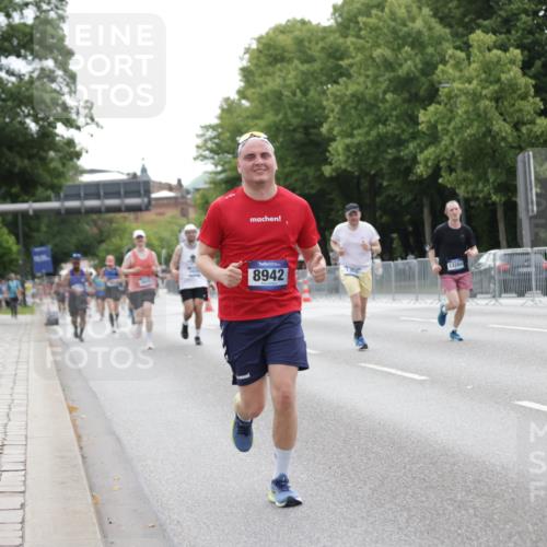 29.06.2025 - hella hamburg halbmarathon Jannik Wohlers http://msf.ph/oto/8206001 29.06.2025 10:25:59 Lombardsbrücke 1300, 3617, 4267, 4268, 4315, 4844, 6159, 6905, 7929, 8306, 8357, 8942, 11107, 12126, 12826, 12827, 13264, 14930, 17712, 18087 meine-sportfotos.de