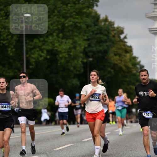 29.06.2025 - hella hamburg halbmarathon Dr. Thomas Lammeyer http://msf.ph/oto/8206016 29.06.2025 10:12:04 Kennedybrücke 1079, 1173, 1427, 1893, 2032, 2136, 3328, 3922, 3929, 4228, 5347, 5899, 6100, 7019, 7476, 7760, 9338 meine-sportfotos.de