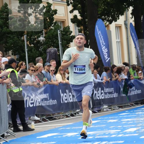 29.06.2025 - hella hamburg halbmarathon Strokosch-Dieckow http://msf.ph/oto/8206035 29.06.2025 10:16:37 Ziel 11864 meine-sportfotos.de