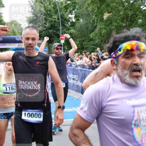 29.06.2025 - hella hamburg halbmarathon Zöllner http://msf.ph/oto/8206079 29.06.2025 10:48:42 Ziel 1163, 1176, 2213, 4553, 5421, 9538, 10859, 11579, 14511, 15384, 15573, 17127, 18815 meine-sportfotos.de