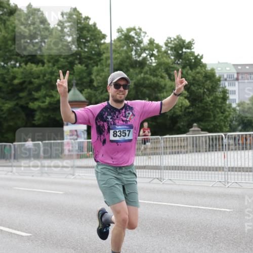 29.06.2025 - hella hamburg halbmarathon Jannik Wohlers http://msf.ph/oto/8206080 29.06.2025 10:25:59 Lombardsbrücke 1300, 3617, 4267, 4268, 4315, 4844, 6159, 6905, 7929, 8306, 8357, 8942, 11107, 12126, 12826, 12827, 13264, 14930, 17712, 18087 meine-sportfotos.de