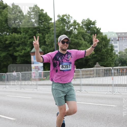29.06.2025 - hella hamburg halbmarathon Jannik Wohlers http://msf.ph/oto/8206096 29.06.2025 10:25:59 Lombardsbrücke 1300, 3617, 4267, 4268, 4315, 4844, 6159, 6905, 7929, 8306, 8357, 8942, 11107, 12126, 12826, 12827, 13264, 14930, 17712, 18087 meine-sportfotos.de