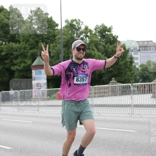 29.06.2025 - hella hamburg halbmarathon Jannik Wohlers http://msf.ph/oto/8206129 29.06.2025 10:25:59 Lombardsbrücke 1300, 3617, 4267, 4268, 4315, 4844, 6159, 6905, 7929, 8306, 8357, 8942, 11107, 12126, 12826, 12827, 13264, 14930, 17712, 18087 meine-sportfotos.de