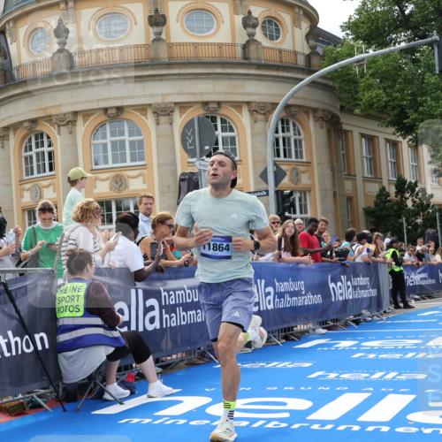 29.06.2025 - hella hamburg halbmarathon Strokosch-Dieckow http://msf.ph/oto/8206159 29.06.2025 10:16:39 Ziel 11864 meine-sportfotos.de