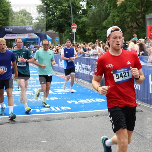 29.06.2025 - hella hamburg halbmarathon Zöllner http://msf.ph/oto/8206175 29.06.2025 10:48:45 Ziel 1094, 2442, 4553, 9538, 10859, 12533, 14511, 15384, 17127 meine-sportfotos.de
