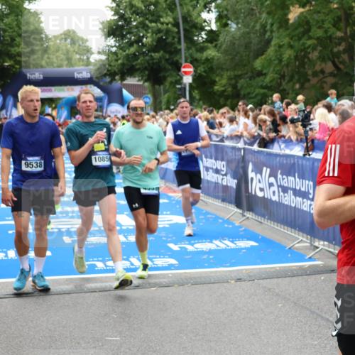 29.06.2025 - hella hamburg halbmarathon Zöllner http://msf.ph/oto/8206190 29.06.2025 10:48:46 Ziel 1094, 1884, 2442, 4553, 9482, 9538, 10859, 11519, 12533, 14511, 15384, 17127 meine-sportfotos.de