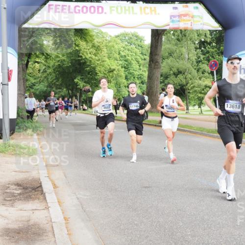 29.06.2025 - hella hamburg halbmarathon MichiJ http://msf.ph/oto/8206204 29.06.2025 10:22:30 Zwischen KM18-KM19 2879, 4602, 10453, 11745, 13618, 14908, 15326, 16881, 16931, 17151, 18679, 19059 meine-sportfotos.de