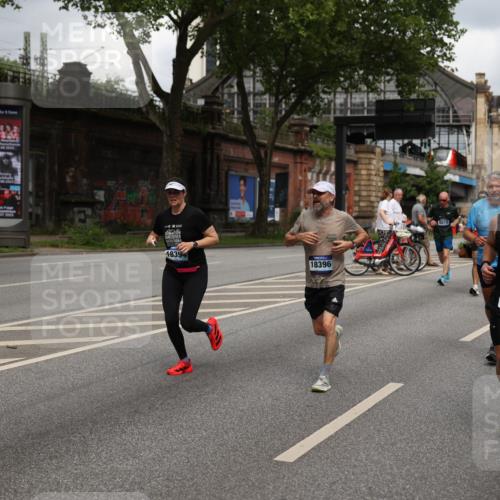 29.06.2025 - hella hamburg halbmarathon Yannick Fuchs http://msf.ph/oto/8206220 29.06.2025 10:44:54 20KM 1461, 1466, 1750, 1817, 2207, 2540, 2880, 3654, 4077, 4816, 5018, 5115, 6027, 6662, 6712, 6795, 7052, 7134, 7369, 7397, 7583, 7930, 7932, 8117, 8205, 8261, 8572, 8819, 9057, 11214, 11422, 12016, 12778, 12949, 13008, 13687, 13701, 13808, 13875, 14034, 14125, 14626, 15362, 15395, 15720, 16285, 16291, 17129, 17179, 17221, 17384, 18006, 18182, 18394, 18413, 18489 meine-sportfotos.de