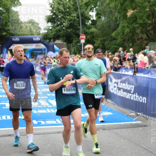 29.06.2025 - hella hamburg halbmarathon Zöllner http://msf.ph/oto/8206234 29.06.2025 10:48:46 Ziel 1094, 1884, 2442, 4553, 9482, 9538, 10859, 11519, 12533, 14511, 15384, 17127 meine-sportfotos.de