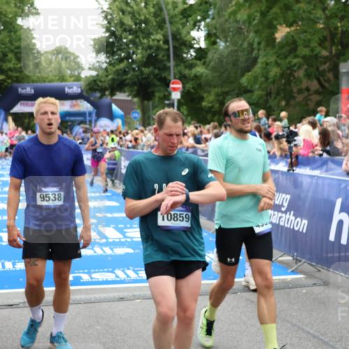 29.06.2025 - hella hamburg halbmarathon Zöllner http://msf.ph/oto/8206272 29.06.2025 10:48:47 Ziel 1094, 1884, 1892, 2442, 9482, 11519, 12533, 14511, 15384, 17007, 17127 meine-sportfotos.de