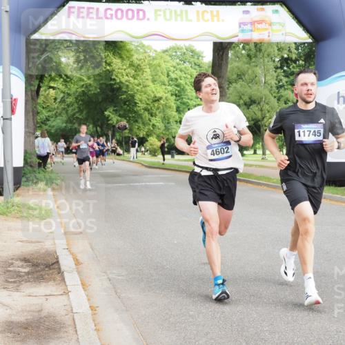 29.06.2025 - hella hamburg halbmarathon MichiJ http://msf.ph/oto/8206303 29.06.2025 10:22:31 Zwischen KM18-KM19 2879, 4602, 10453, 11745, 13618, 14908, 15326, 16931, 17151, 18679, 19059 meine-sportfotos.de