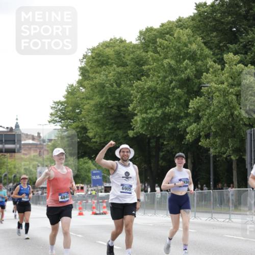 29.06.2025 - hella hamburg halbmarathon Jannik Wohlers http://msf.ph/oto/8206316 29.06.2025 10:26:02 Lombardsbrücke 1300, 3617, 4267, 4268, 4315, 4844, 6905, 7929, 8306, 8357, 8942, 11107, 12126, 12826, 12827, 13264, 14930, 15807, 17712, 18087 meine-sportfotos.de