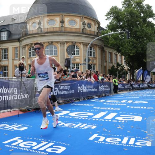 29.06.2025 - hella hamburg halbmarathon Strokosch-Dieckow http://msf.ph/oto/8206324 29.06.2025 10:17:02 Ziel 4116, 16529 meine-sportfotos.de