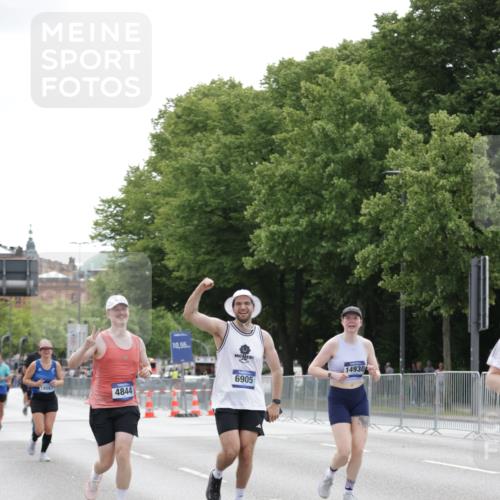 29.06.2025 - hella hamburg halbmarathon Jannik Wohlers http://msf.ph/oto/8206339 29.06.2025 10:26:02 Lombardsbrücke 1300, 3617, 4267, 4268, 4315, 4844, 6905, 7929, 8306, 8357, 8942, 11107, 12126, 12826, 12827, 13264, 14930, 15807, 17712, 18087 meine-sportfotos.de