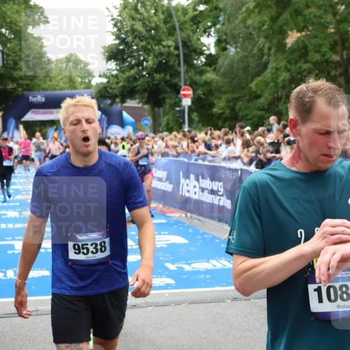 29.06.2025 - hella hamburg halbmarathon Zöllner http://msf.ph/oto/8206367 29.06.2025 10:48:48 Ziel 1094, 1884, 1892, 2442, 9482, 11519, 12533, 14511, 15384, 16653, 17007, 17127 meine-sportfotos.de