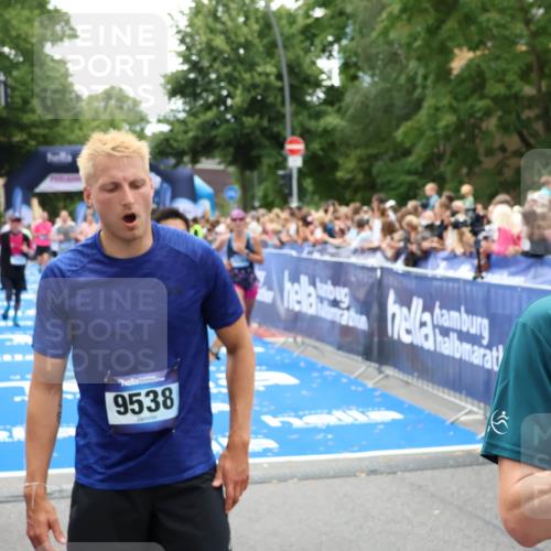 29.06.2025 - hella hamburg halbmarathon Zöllner http://msf.ph/oto/8206385 29.06.2025 10:48:48 Ziel 1094, 1884, 1892, 2442, 9482, 11519, 12533, 14511, 15384, 16653, 17007, 17127 meine-sportfotos.de