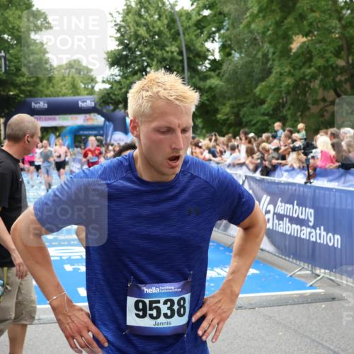 29.06.2025 - hella hamburg halbmarathon Zöllner http://msf.ph/oto/8206434 29.06.2025 10:48:49 Ziel 1094, 1884, 1892, 2442, 9482, 11519, 12533, 15309, 15384, 16653, 17007, 17127 meine-sportfotos.de