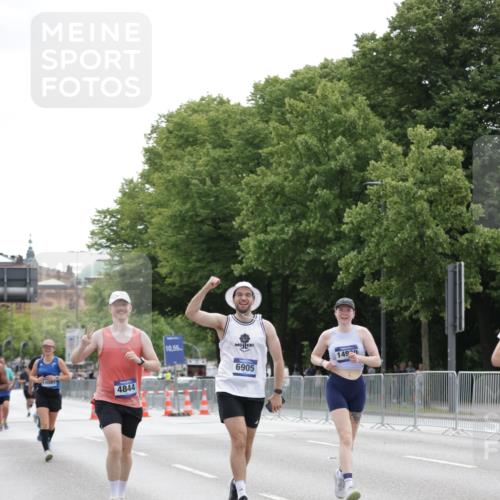 29.06.2025 - hella hamburg halbmarathon Jannik Wohlers http://msf.ph/oto/8206435 29.06.2025 10:26:03 Lombardsbrücke 1300, 3617, 4267, 4268, 4315, 4844, 6905, 7929, 8357, 8942, 11107, 12126, 12826, 12827, 13264, 14930, 15807, 17712, 18087 meine-sportfotos.de