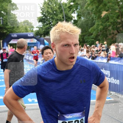 29.06.2025 - hella hamburg halbmarathon Zöllner http://msf.ph/oto/8206448 29.06.2025 10:48:49 Ziel 1094, 1884, 1892, 2442, 9482, 11519, 12533, 15309, 15384, 16653, 17007, 17127 meine-sportfotos.de