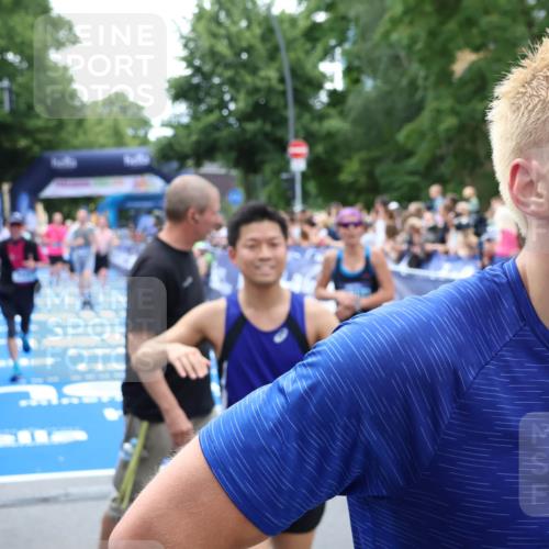 29.06.2025 - hella hamburg halbmarathon Zöllner http://msf.ph/oto/8206484 29.06.2025 10:48:50 Ziel 1094, 1884, 1892, 2442, 9482, 11519, 12533, 15309, 15384, 16653, 17007 meine-sportfotos.de