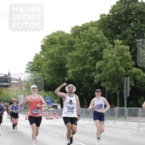 29.06.2025 - hella hamburg halbmarathon Jannik Wohlers http://msf.ph/oto/8206551 29.06.2025 10:26:03 Lombardsbrücke 1300, 3617, 4267, 4268, 4315, 4844, 6905, 7929, 8357, 8942, 11107, 12126, 12826, 12827, 13264, 14930, 15807, 17712, 18087 meine-sportfotos.de