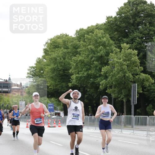 29.06.2025 - hella hamburg halbmarathon Jannik Wohlers http://msf.ph/oto/8206594 29.06.2025 10:26:03 Lombardsbrücke 1300, 3617, 4267, 4268, 4315, 4844, 6905, 7929, 8357, 8942, 11107, 12126, 12826, 12827, 13264, 14930, 15807, 17712, 18087 meine-sportfotos.de