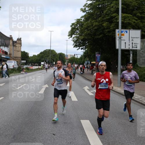 29.06.2025 - hella hamburg halbmarathon Yannick Fuchs http://msf.ph/oto/8206635 29.06.2025 10:32:14 20KM 1290, 1505, 2196, 2404, 3790, 5042, 5791, 5923, 6047, 6458, 9017, 9944, 10190, 10451, 10922, 11106, 11423, 12739, 12900, 13148, 13372, 13595, 15410, 15888, 16992, 17137, 17726, 18103, 18159, 18193, 18216, 18357, 18986 meine-sportfotos.de