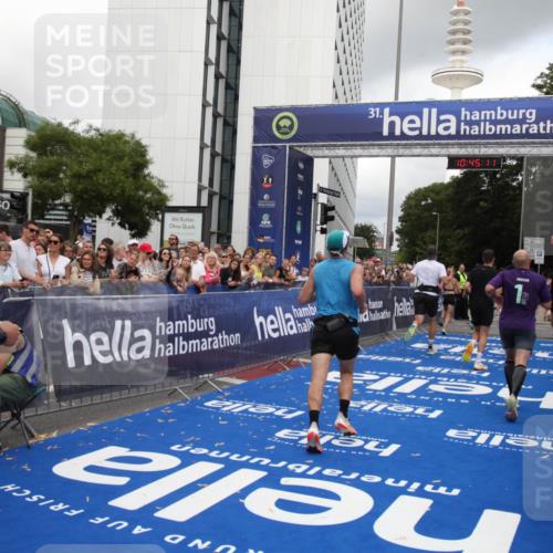 29.06.2025 - hella hamburg halbmarathon Michael Strokosch http://msf.ph/oto/8206654 29.06.2025 10:45:09 Ziel 1171, 2270, 3917, 4997, 6266, 7709, 7843, 9302, 9710, 10313, 10741, 11688, 13919, 15334, 15365, 16685, 16689, 17381 meine-sportfotos.de