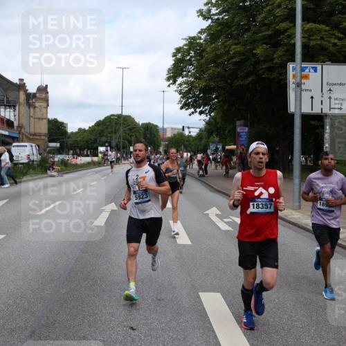 29.06.2025 - hella hamburg halbmarathon Yannick Fuchs http://msf.ph/oto/8206675 29.06.2025 10:32:14 20KM 1290, 1505, 2196, 2404, 3790, 5042, 5791, 5923, 6047, 6458, 9017, 9944, 10190, 10451, 10922, 11106, 11423, 12739, 12900, 13148, 13372, 13595, 15410, 15888, 16992, 17137, 17726, 18103, 18159, 18193, 18216, 18357, 18986 meine-sportfotos.de