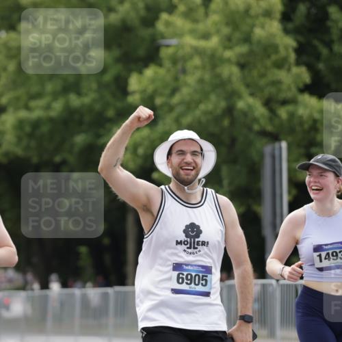 29.06.2025 - hella hamburg halbmarathon Jannik Wohlers http://msf.ph/oto/8206695 29.06.2025 10:26:04 Lombardsbrücke 1300, 4267, 4268, 4315, 4844, 6905, 7929, 8357, 8942, 11107, 12126, 13264, 14930, 15807, 17712, 18087 meine-sportfotos.de