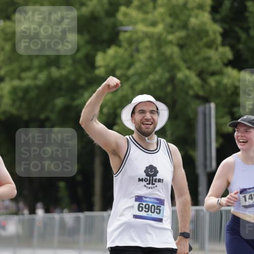 29.06.2025 - hella hamburg halbmarathon Jannik Wohlers http://msf.ph/oto/8206704 29.06.2025 10:26:04 Lombardsbrücke 1300, 4267, 4268, 4315, 4844, 6905, 7929, 8357, 8942, 11107, 12126, 13264, 14930, 15807, 17712, 18087 meine-sportfotos.de