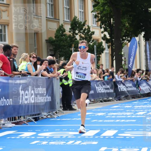 29.06.2025 - hella hamburg halbmarathon Strokosch-Dieckow http://msf.ph/oto/8206721 29.06.2025 10:17:54 Ziel 14932, 15166, 19072 meine-sportfotos.de