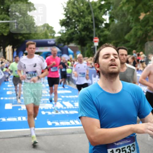 29.06.2025 - hella hamburg halbmarathon Zöllner http://msf.ph/oto/8206732 29.06.2025 10:48:55 Ziel 1884, 1892, 7067, 9482, 9661, 11519, 12421, 13009, 13976, 15309, 16653, 17007, 18873 meine-sportfotos.de
