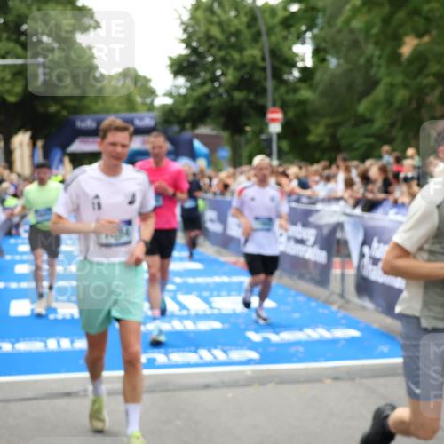 29.06.2025 - hella hamburg halbmarathon Zöllner http://msf.ph/oto/8206740 29.06.2025 10:48:55 Ziel 1884, 1892, 7067, 9482, 9661, 11519, 12421, 13009, 13976, 15309, 16653, 17007, 18873 meine-sportfotos.de