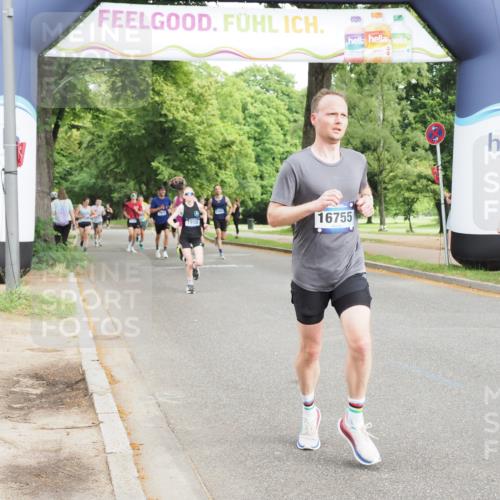 29.06.2025 - hella hamburg halbmarathon MichiJ http://msf.ph/oto/8206741 29.06.2025 10:22:35 Zwischen KM18-KM19 1910, 4602, 11745, 13618, 16755, 16931, 18679 meine-sportfotos.de