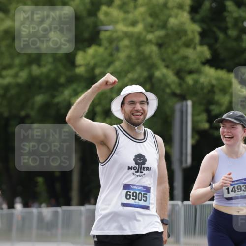 29.06.2025 - hella hamburg halbmarathon Jannik Wohlers http://msf.ph/oto/8206754 29.06.2025 10:26:04 Lombardsbrücke 1300, 4267, 4268, 4315, 4844, 6905, 7929, 8357, 8942, 11107, 12126, 13264, 14930, 15807, 17712, 18087 meine-sportfotos.de