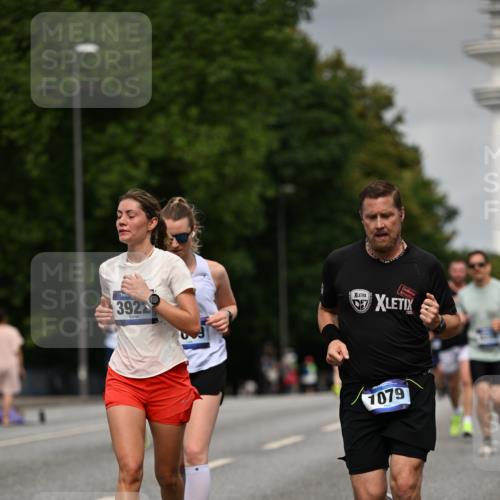 29.06.2025 - hella hamburg halbmarathon Dr. Thomas Lammeyer http://msf.ph/oto/8206776 29.06.2025 10:12:06 Kennedybrücke 1079, 1173, 1427, 2032, 3328, 3922, 4228, 4864, 5347, 5899, 6100, 7019, 7476, 9338 meine-sportfotos.de