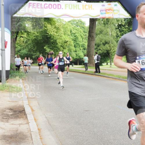 29.06.2025 - hella hamburg halbmarathon MichiJ http://msf.ph/oto/8206796 29.06.2025 10:22:35 Zwischen KM18-KM19 1910, 4602, 11745, 13618, 16755, 16931, 18679 meine-sportfotos.de