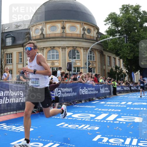 29.06.2025 - hella hamburg halbmarathon Strokosch-Dieckow http://msf.ph/oto/8206819 29.06.2025 10:17:56 Ziel 14932, 15166, 19072 meine-sportfotos.de