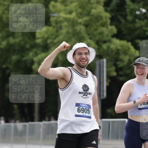 29.06.2025 - hella hamburg halbmarathon Jannik Wohlers http://msf.ph/oto/8206832 29.06.2025 10:26:05 Lombardsbrücke 1300, 4267, 4268, 4315, 4844, 6905, 7929, 8079, 8357, 8942, 12126, 13264, 14930, 15807, 17712, 18087 meine-sportfotos.de