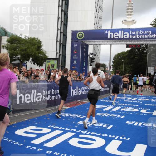 29.06.2025 - hella hamburg halbmarathon Michael Strokosch http://msf.ph/oto/8206835 29.06.2025 10:45:13 Ziel 2270, 3917, 4997, 6375, 6575, 6819, 7087, 9302, 9710, 10313, 10741, 13919, 15365, 15651, 16685, 16689, 17120, 17960, 18346, 18718 meine-sportfotos.de