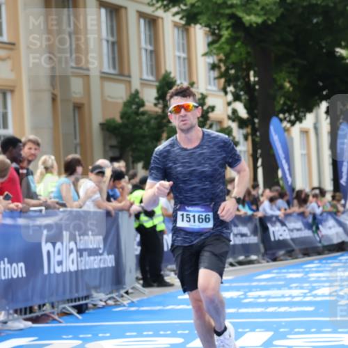 29.06.2025 - hella hamburg halbmarathon Strokosch-Dieckow http://msf.ph/oto/8206842 29.06.2025 10:17:57 Ziel 14932, 15166, 19072 meine-sportfotos.de